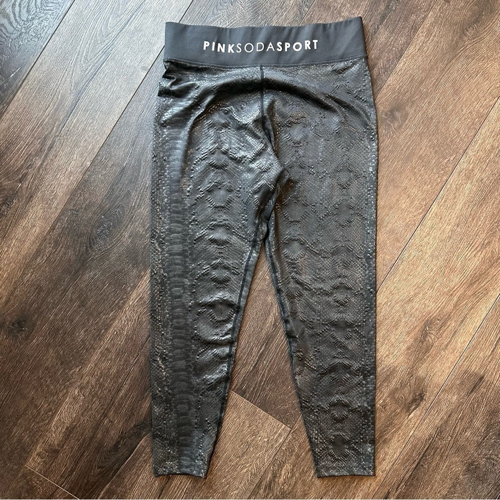 Pink Soda Sport leggings size large black snake skin